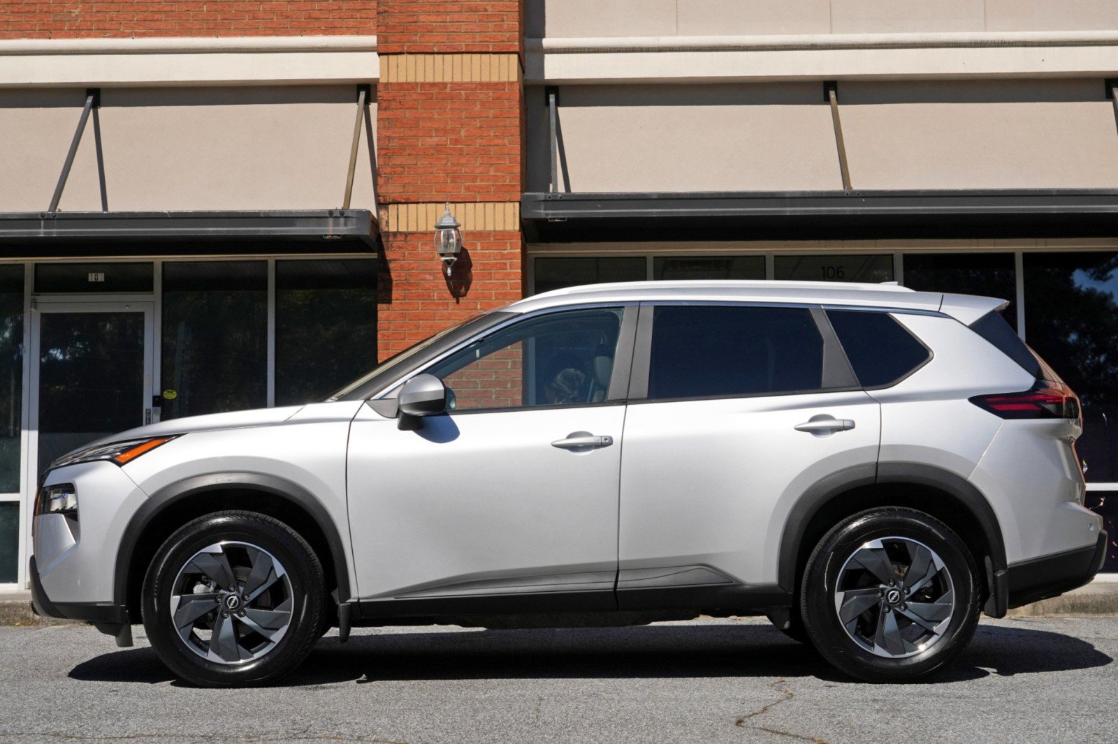Used 2024 Nissan Rogue SV w/ SV Premium Package AWD/4WD image 44