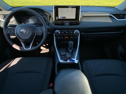 Used 2025 Toyota RAV4 XLE w/ Convenience Package AWD/4WD image 19