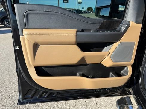 Used 2025 Ford F250 Lariat w/ Chrome Package image 10