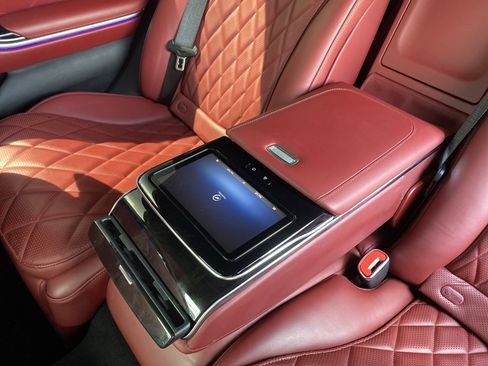 Used 2023 Mercedes-Benz S 580 4MATIC Sedan w/ 3D Technology Package image 46