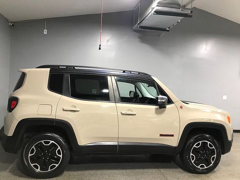 Used 2016 Jeep Renegade Trailhawk image 2