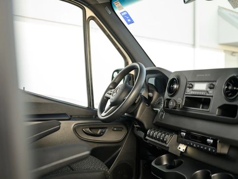 Used 2021 Mercedes-Benz Sprinter 2500 image 36