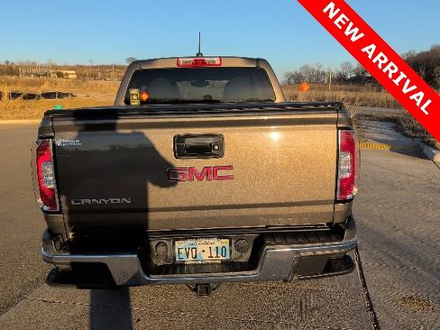 Used 2016 GMC Canyon 2WD Crew Cab w/ Convenience Package image 4