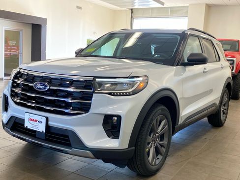 New 2026 Ford Explorer Active w/ Active Comfort Package AWD/4WD image 4