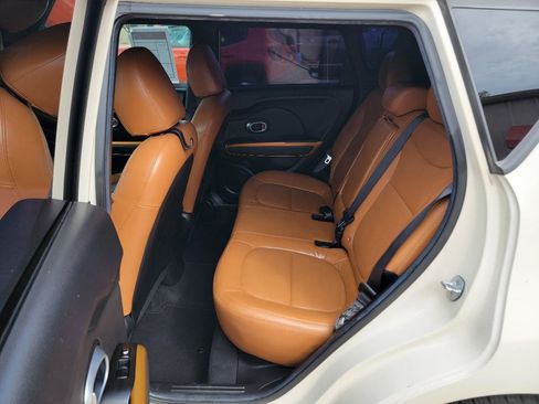 Used 2015 Kia Soul ! w/ Sun & Sound Package FWD image 10