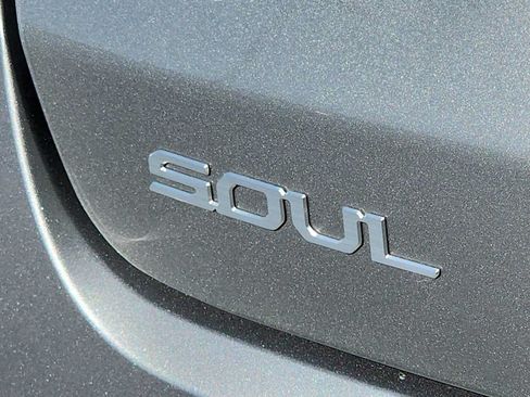 Used 2025 Kia Soul LX w/ LX Technology Package FWD image 11