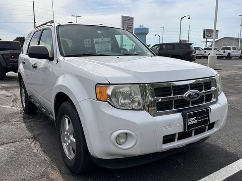 Used 2011 Ford Escape XLT AWD/4WD image 3