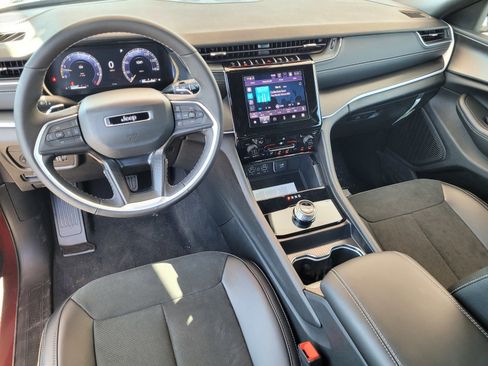 New 2025 Jeep Grand Cherokee L Altitude image 9