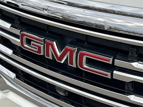 Used 2022 GMC Acadia SLT w/ Technology Package image 10