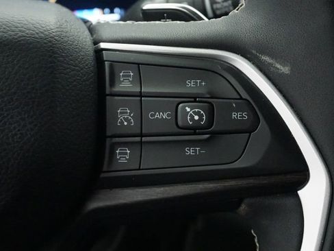 Used 2023 Jeep Grand Cherokee L Limited w/ Black Appearance Package image 36