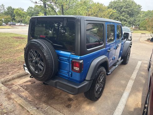 Used 2024 Jeep Wrangler Unlimited Sport AWD/4WD image 10