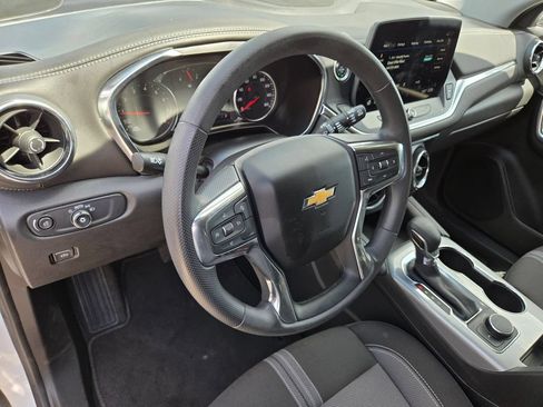 Used 2025 Chevrolet Blazer LT FWD image 11