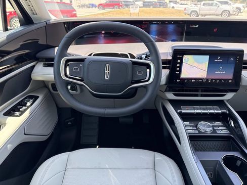 New 2026 Lincoln Nautilus Premier AWD/4WD image 17