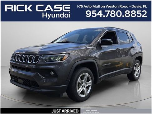 Used 2024 Jeep Compass Latitude image 1