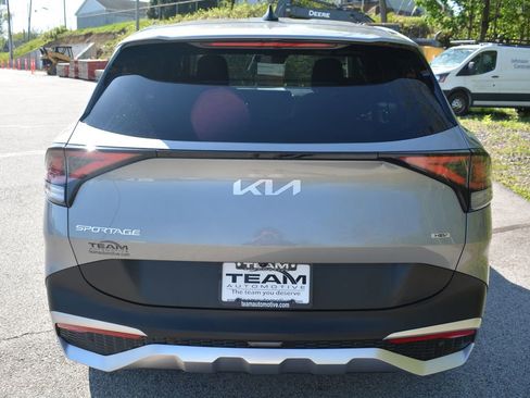 Used 2023 Kia Sportage LX AWD/4WD image 6