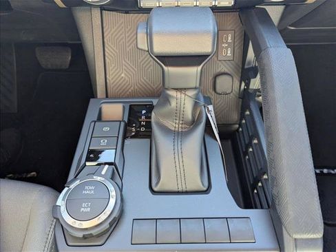 Used 2025 Toyota Tacoma SR5 AWD/4WD image 15