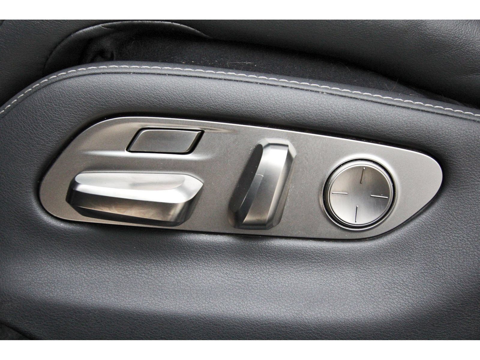 Used 2021 Lexus LS 500 w/ Interior Upgrade Package RWD image 31
