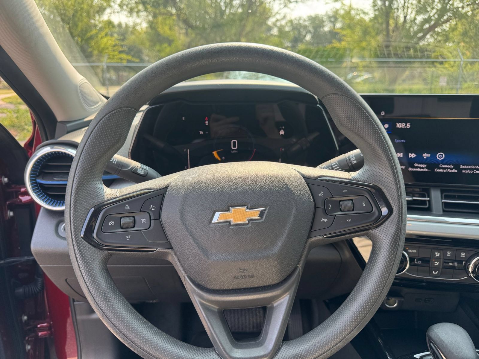Used 2025 Chevrolet Trax LT FWD image 26