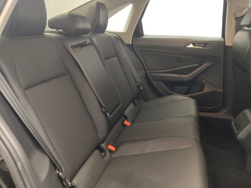 Used 2019 Volkswagen Jetta SE w/ Cold Weather Package image 19