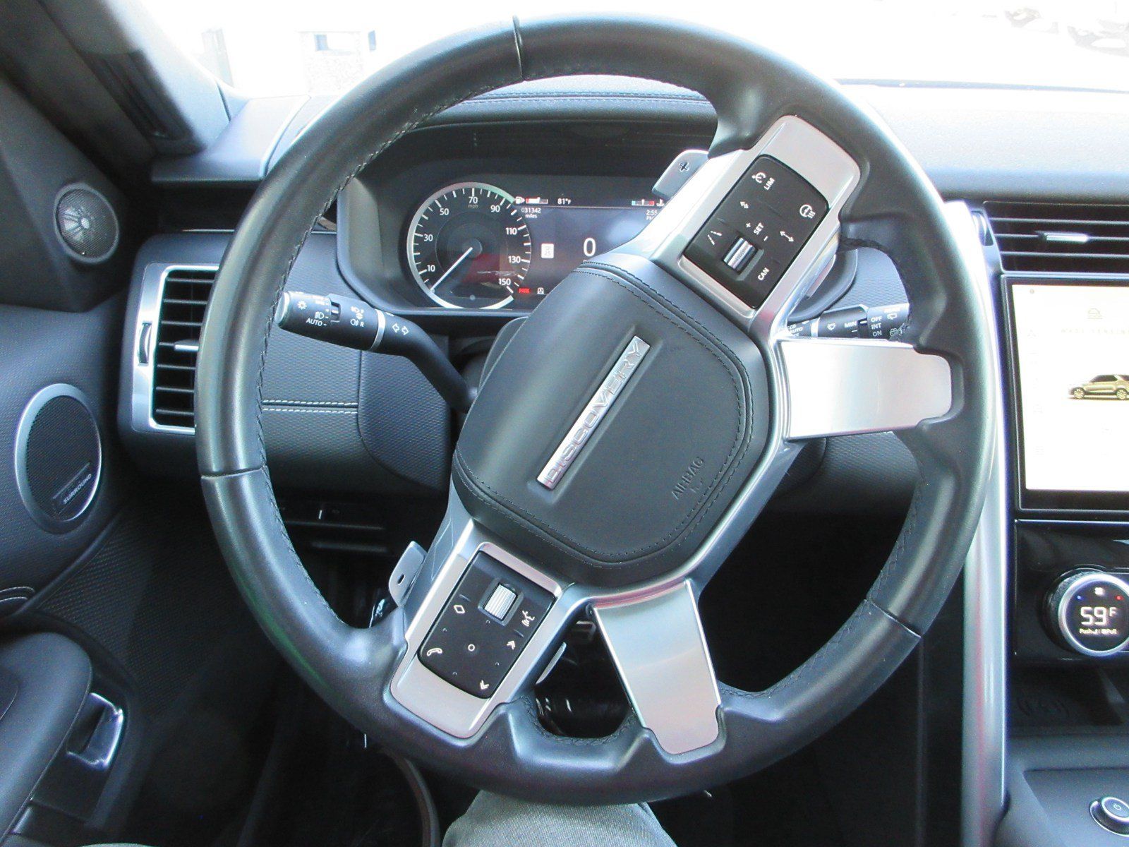 Used 2023 Land Rover Discovery Metropolitan Edition AWD/4WD image 37
