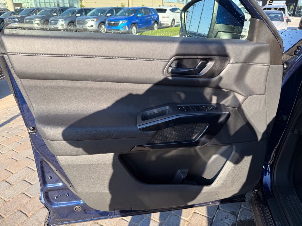 Used 2025 Nissan Pathfinder SV AWD/4WD image 10