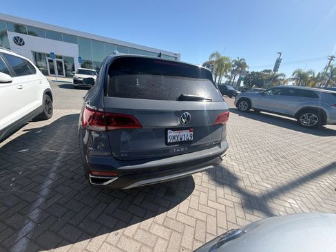 Used 2022 Volkswagen Taos SE w/ Panoramic Sunroof Package AWD/4WD image 5