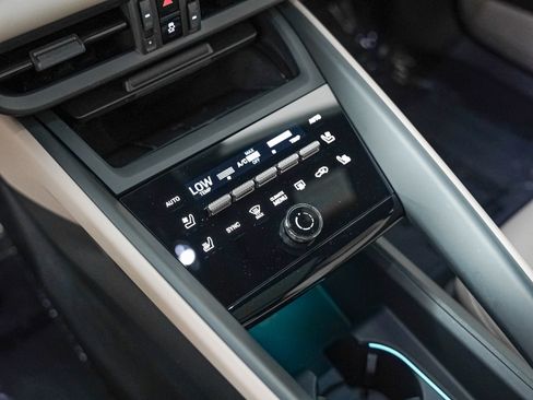 Certified 2025 Porsche Macan Electric w/ Premium Package RWD image 19