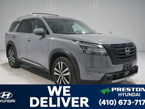 Used 2023 Nissan Pathfinder Platinum image 3