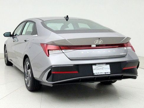 Used 2025 Hyundai Elantra Limited image 6
