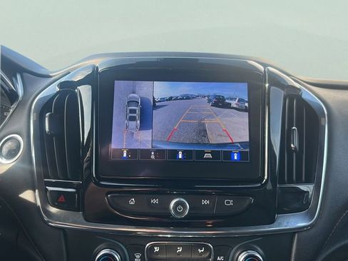 Used 2023 Chevrolet Traverse RS image 11