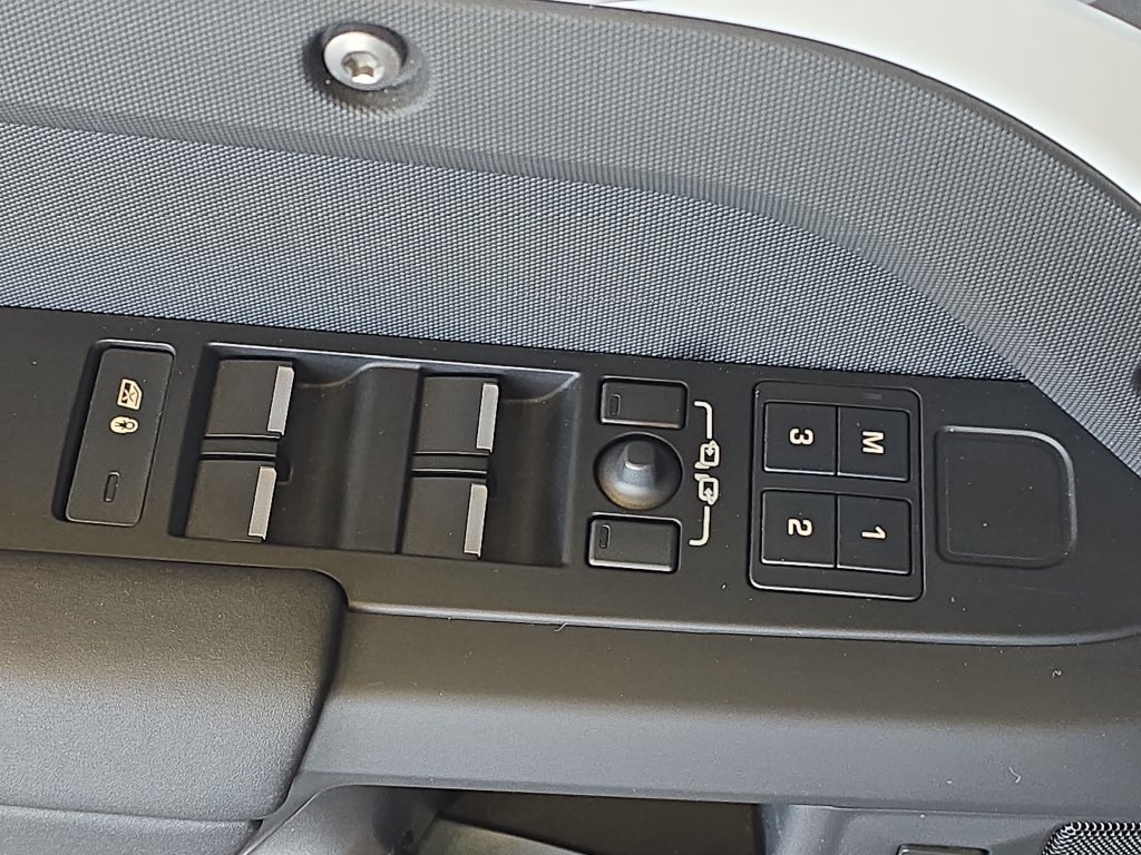 Certified 2025 Land Rover Defender 110 S AWD/4WD image 29
