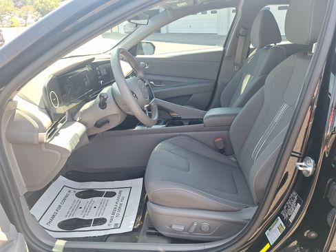Used 2021 Hyundai Elantra SEL w/ Convenience + Premium Package FWD image 11