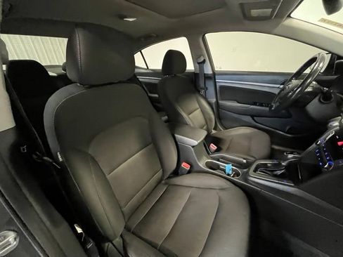 Used 2018 Hyundai Elantra Value Edition FWD image 9