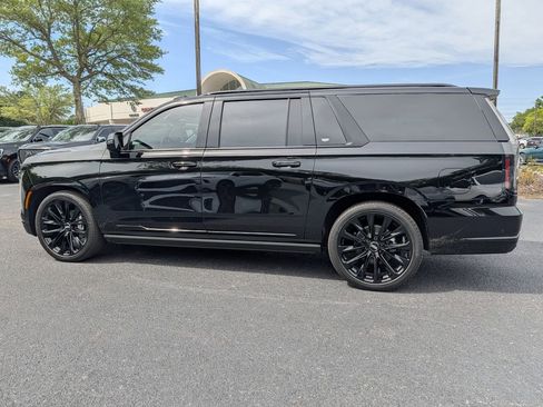 Used 2026 Cadillac Escalade ESV Platinum Sport w/ LPO, ONYX Package AWD/4WD image 2