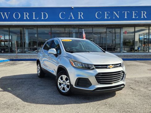 Used 2017 Chevrolet Trax LS image 1