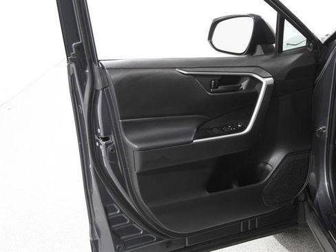 Used 2021 Toyota RAV4 LE image 4