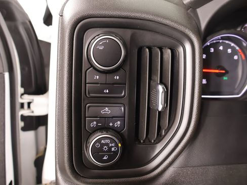 Used 2022 Chevrolet Silverado 2500 Custom w/ Custom Value Package image 7