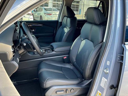 New 2025 Honda Pilot Touring image 9