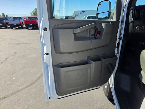 Used 2025 Chevrolet Express 3500 LS RWD image 9