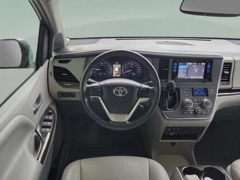 Used 2015 Toyota Sienna XLE image 18