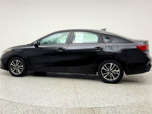 Used 2023 Kia Forte LXS w/ LXS Technology Package FWD image 8