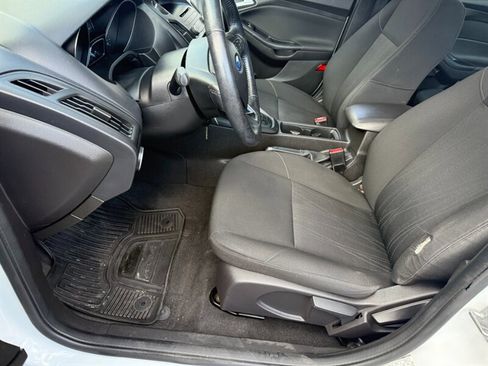 Used 2016 Ford Focus SE w/ SE Cold Weather Package image 14