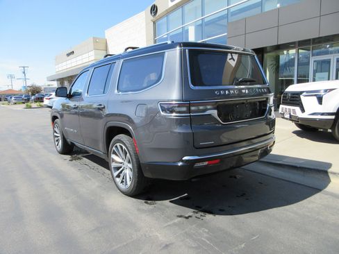 Used 2023 Jeep Grand Wagoneer Series II w/ Premium Group II AWD/4WD image 7