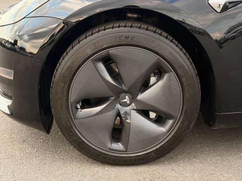 Used 2018 Tesla Model 3 Mid Range RWD image 11