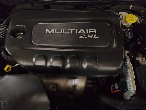 Used 2018 Jeep Cherokee Latitude w/ Altitude Package image 30