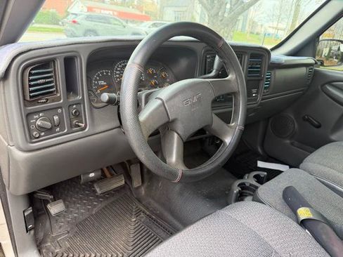 Used 2004 GMC Sierra 1500 W/T RWD image 6