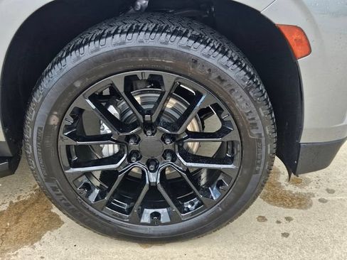 Used 2023 Chevrolet Tahoe RST w/ Luxury Package RWD image 3