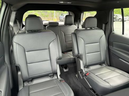 New 2026 Chevrolet Traverse LT w/ Sun and Wheel Package AWD/4WD image 17