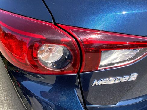Used 2018 MAZDA MAZDA3 Touring FWD image 27