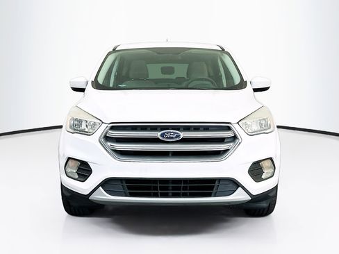 Used 2017 Ford Escape SE image 2
